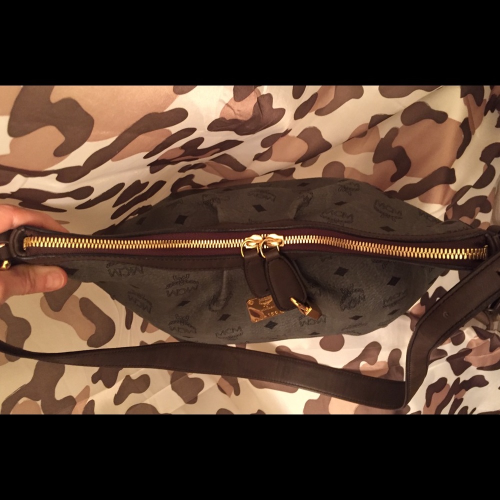 SOLD 🔐MCM🔐Locking Handbag - Picture 5 of 15